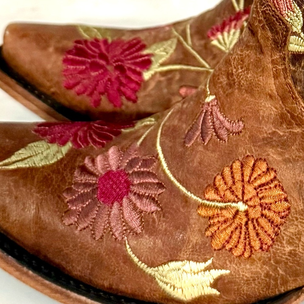 LANE New Embossed Leather Embroidered Western Boots - Picture 4 of 14